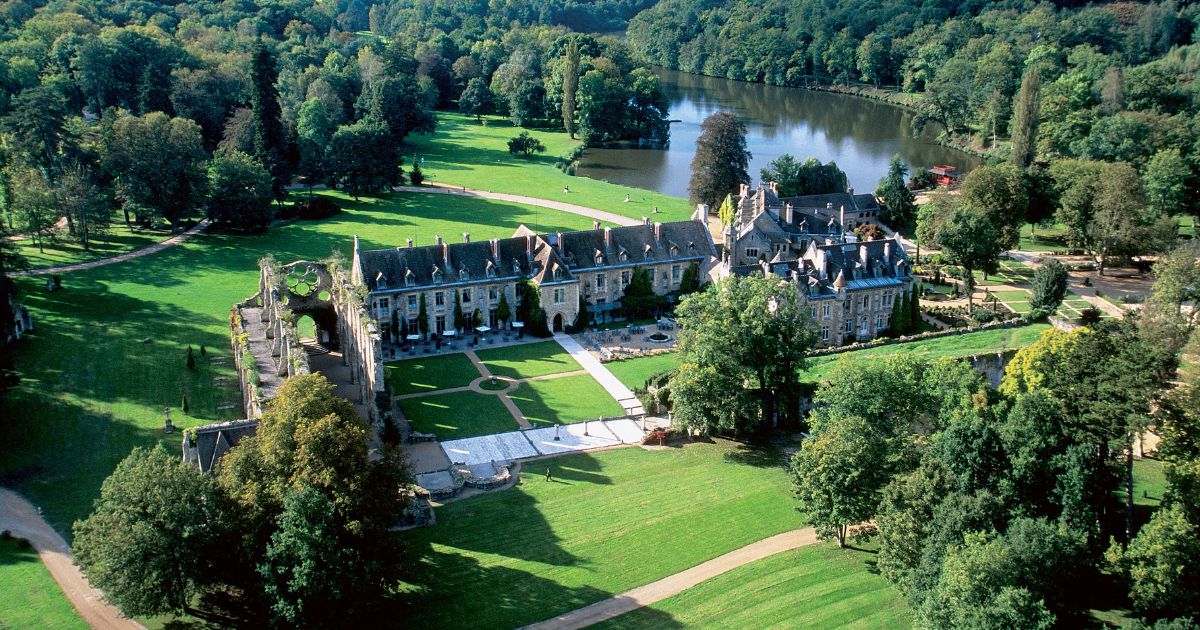 Abbaye des Vaux de Cernay — website